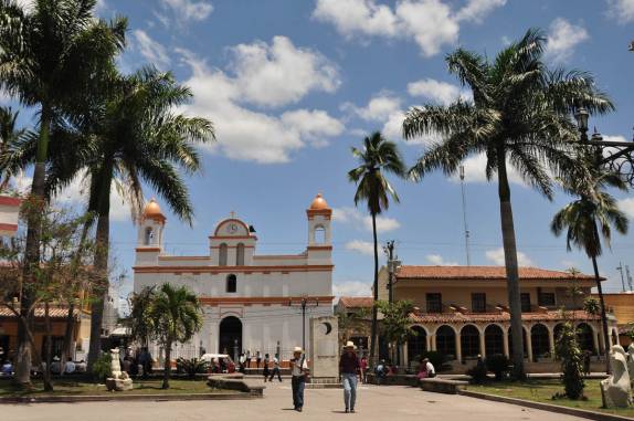 Praça central da cidade de Copán Ruinas, em Honduras